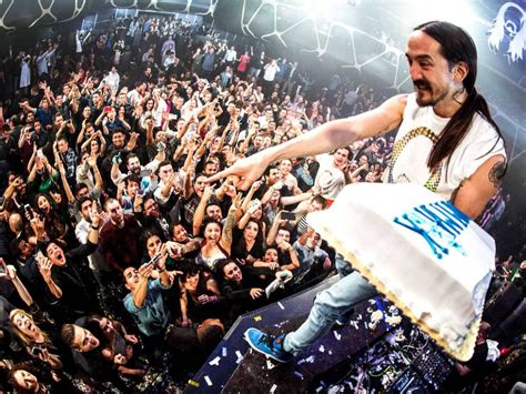 Steve Aoki's Cake-Throwing Frenzy: A Symphony of EDM and Edible Assault!