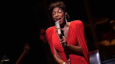 Den magiska konserten med Natalie Cole – En hyllning till jazzlegenden och en kväll fylld av musikalisk glädje!